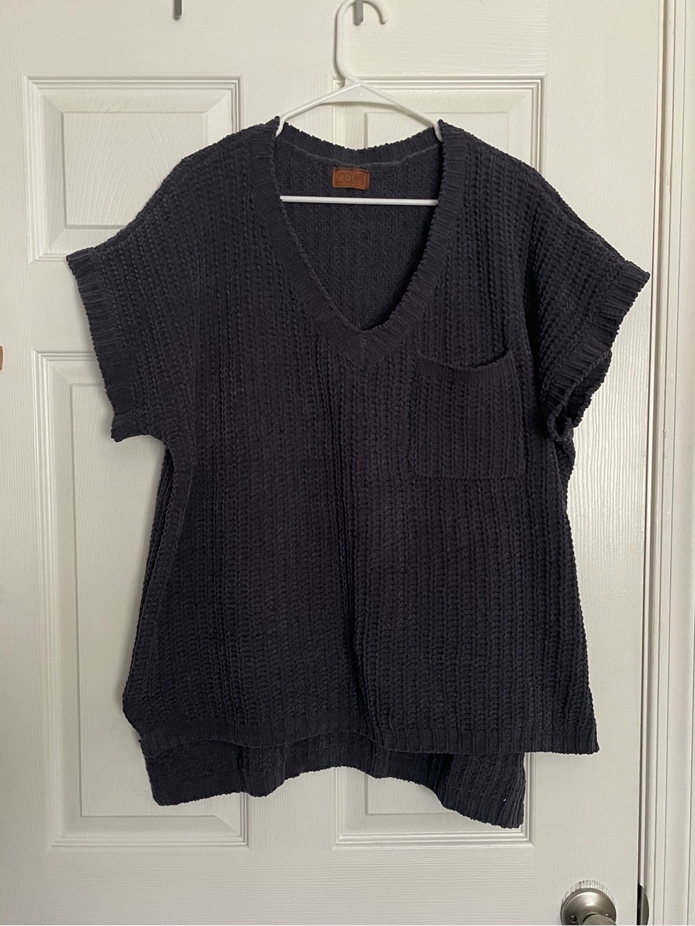POL Women’s size M Lightwash Black Waffle Knit V-Neck Short Sleeve Top Sweater